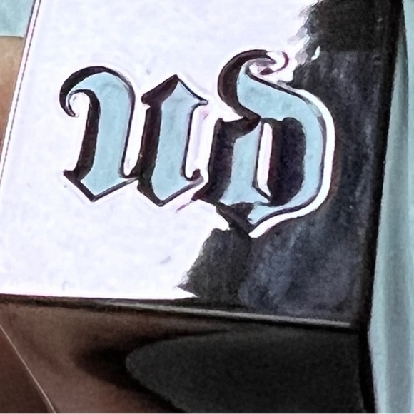 URBAN DECAY Vice shade: what’s your sign  ( Hydrating Lipstick) - Picture 11 of 16